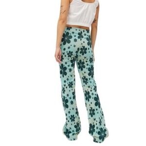 Urban Outfitters Bryn Floral Print Flare Pants Womens Size Small Retro 70s Style